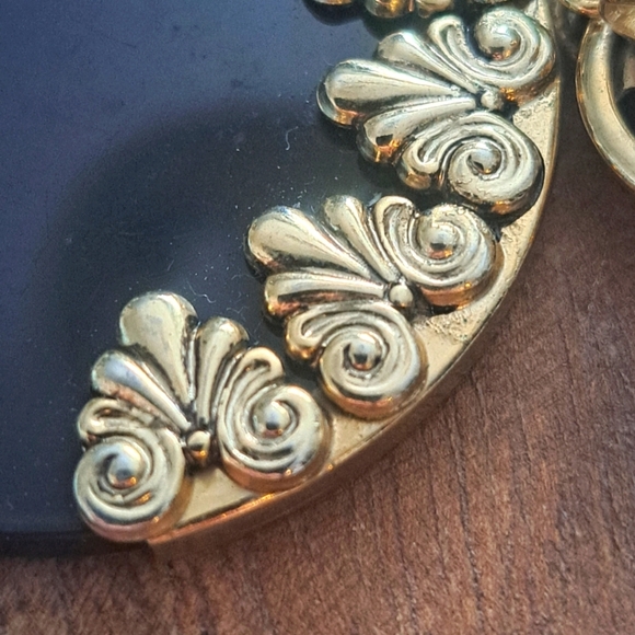 Vintage gold and black clip on earrings - Picture 7 of 8